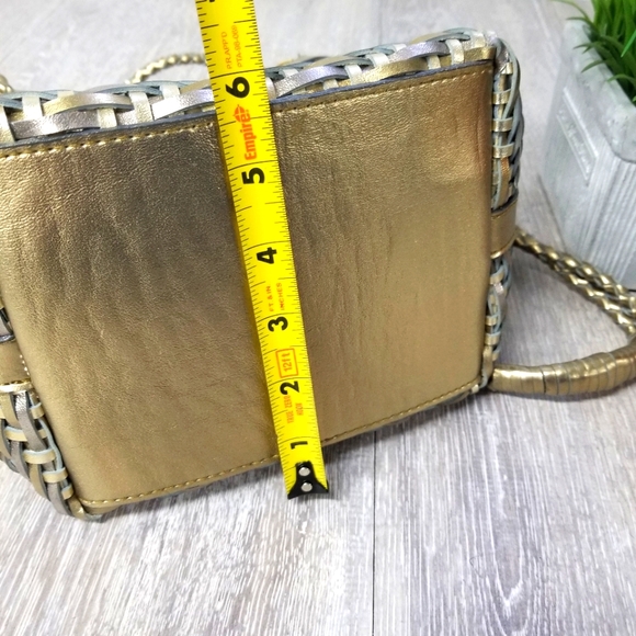 Gold metallic bucket tote - Picture 9 of 10